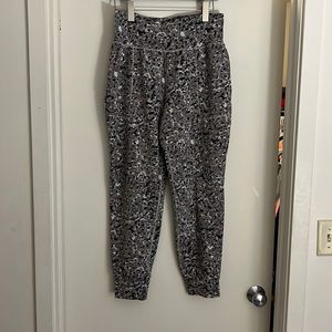 Athleta salutation joggers
